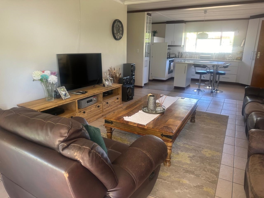 4 Bedroom Property for Sale in Pellissier Free State